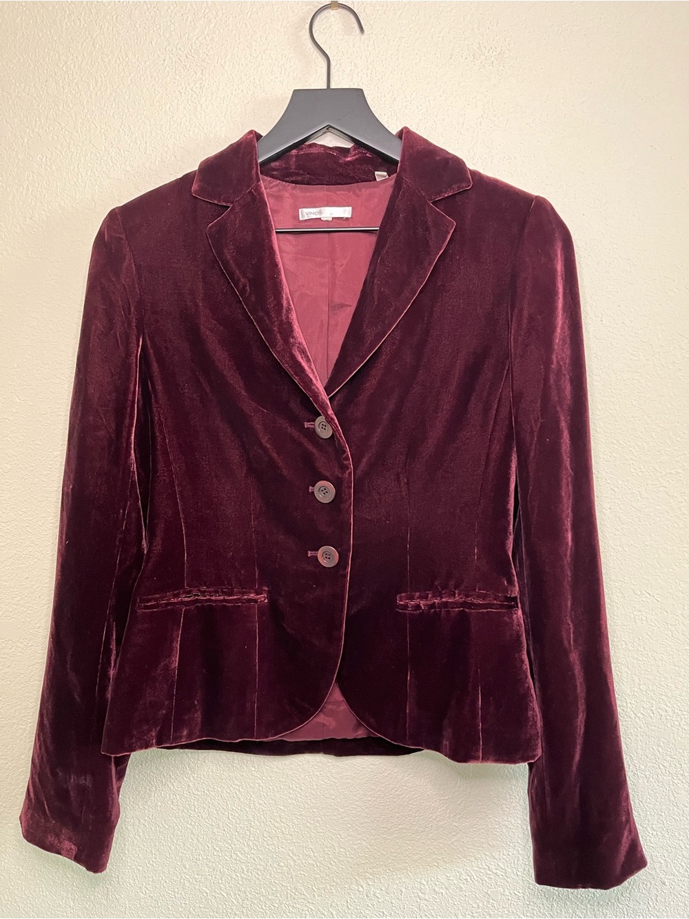 Vince Velvet Classic Luxury Tailored Blazer in Burgundy Size 6 15.5”x 23.5”